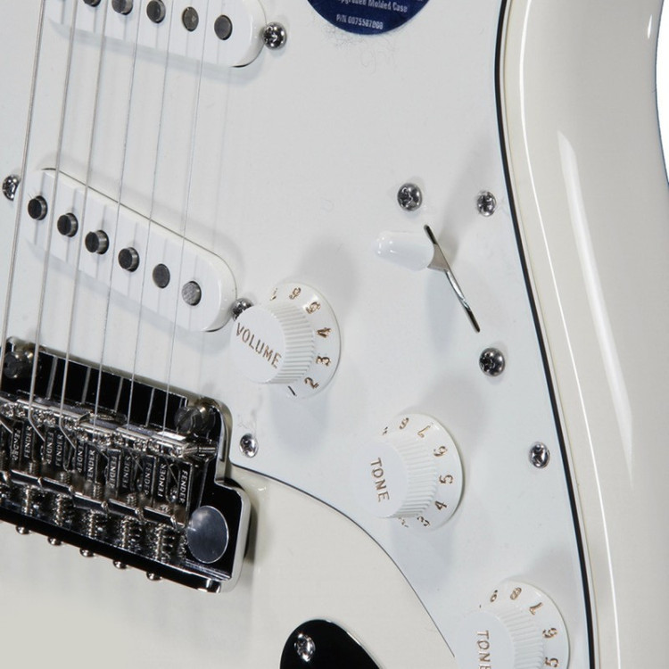 گیتار الکتریک فندر مدل Squier Bullet Stratocaster Black 0370001506